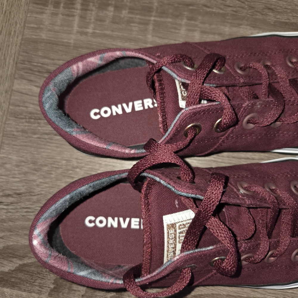 Converse Low Top Sneakers Size 10 - Picture 3 of 5